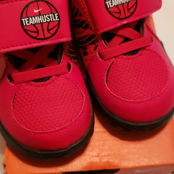 Toddler's Nike Sneakers - Picture 9 of 11